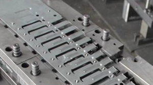 級(jí)進(jìn)模凸模斷裂崩刃原因及對(duì)策