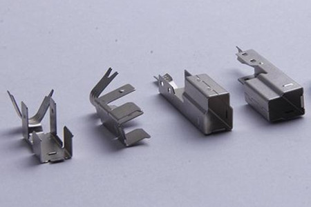 五金彈片加工時(shí)需要注意哪些事項(xiàng)?